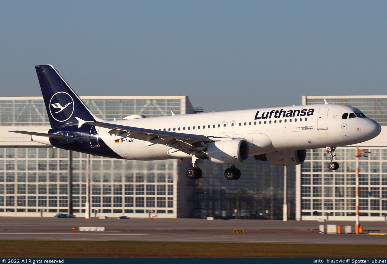 Photo of D-AIZG - Airbus A320-214 operated by Lufthansa