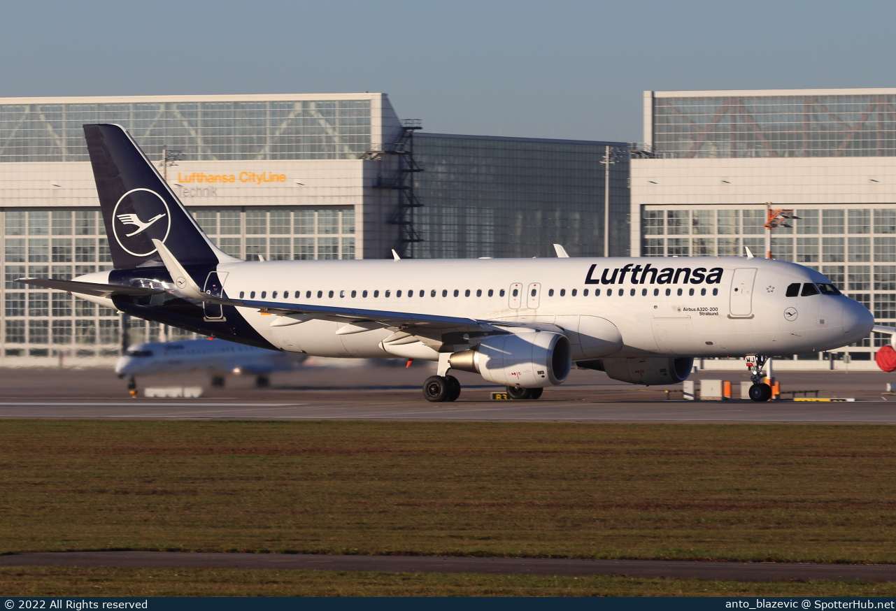 Photo of D-AIWJ - Airbus A320-214 operated by Lufthansa