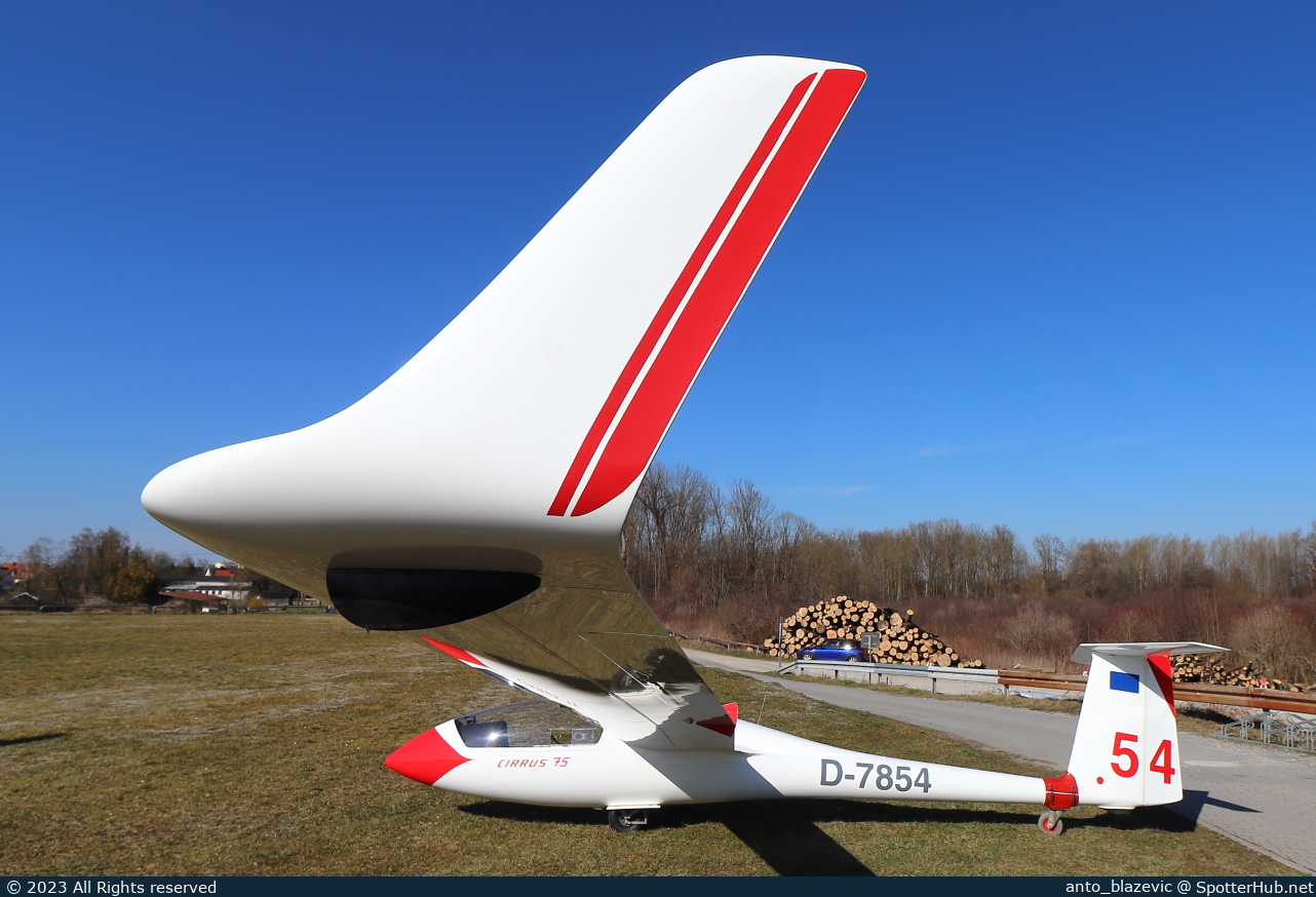 Photo of D-7854 - Schempp-Hirth Standard Cirrus operated by Private