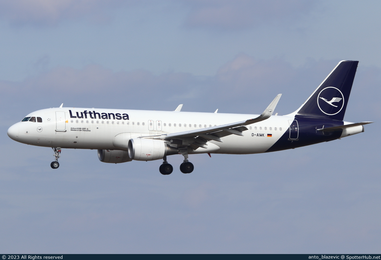 Photo of D-AIWK - Airbus A320-214 operated by Lufthansa
