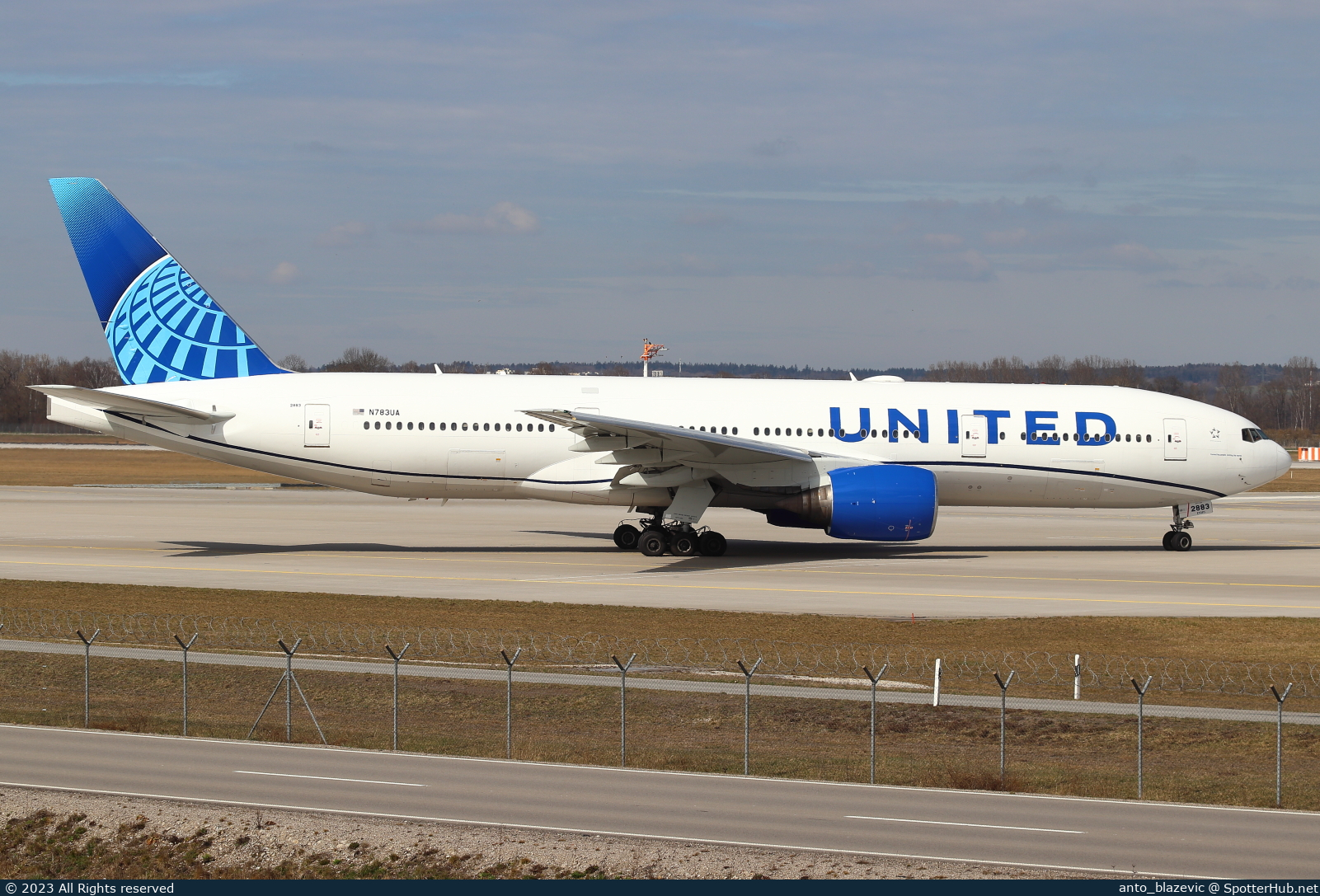 Photo of N783UA - Boeing 777-222(ER) operated by United Airlines
