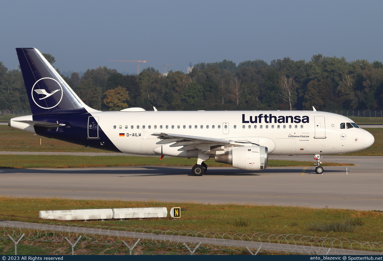 Photo of D-AILW - Airbus A319-114 operated by Lufthansa CityLine