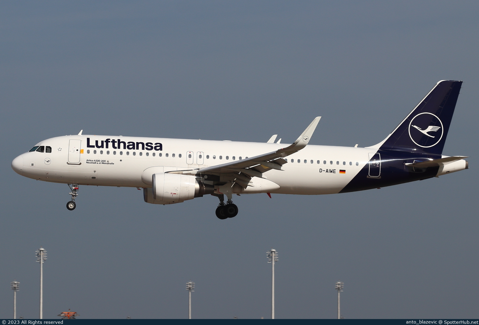 Photo of D-AIWE - Airbus A320-214 operated by Lufthansa