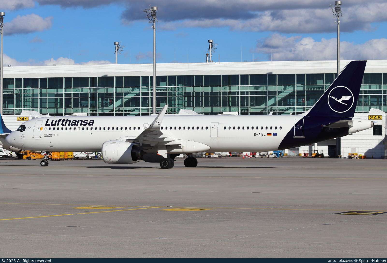 Photo of D-AIEL - Airbus A321-271NX operated by Lufthansa