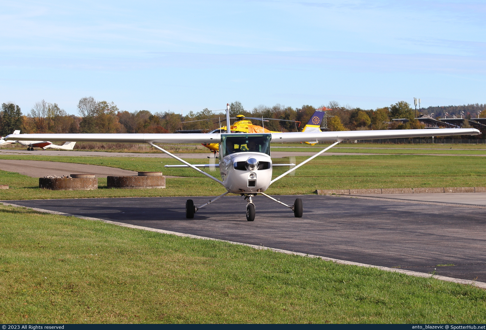 Photo of D-EBBI - Cessna 150M operated by Flugschule Robisch