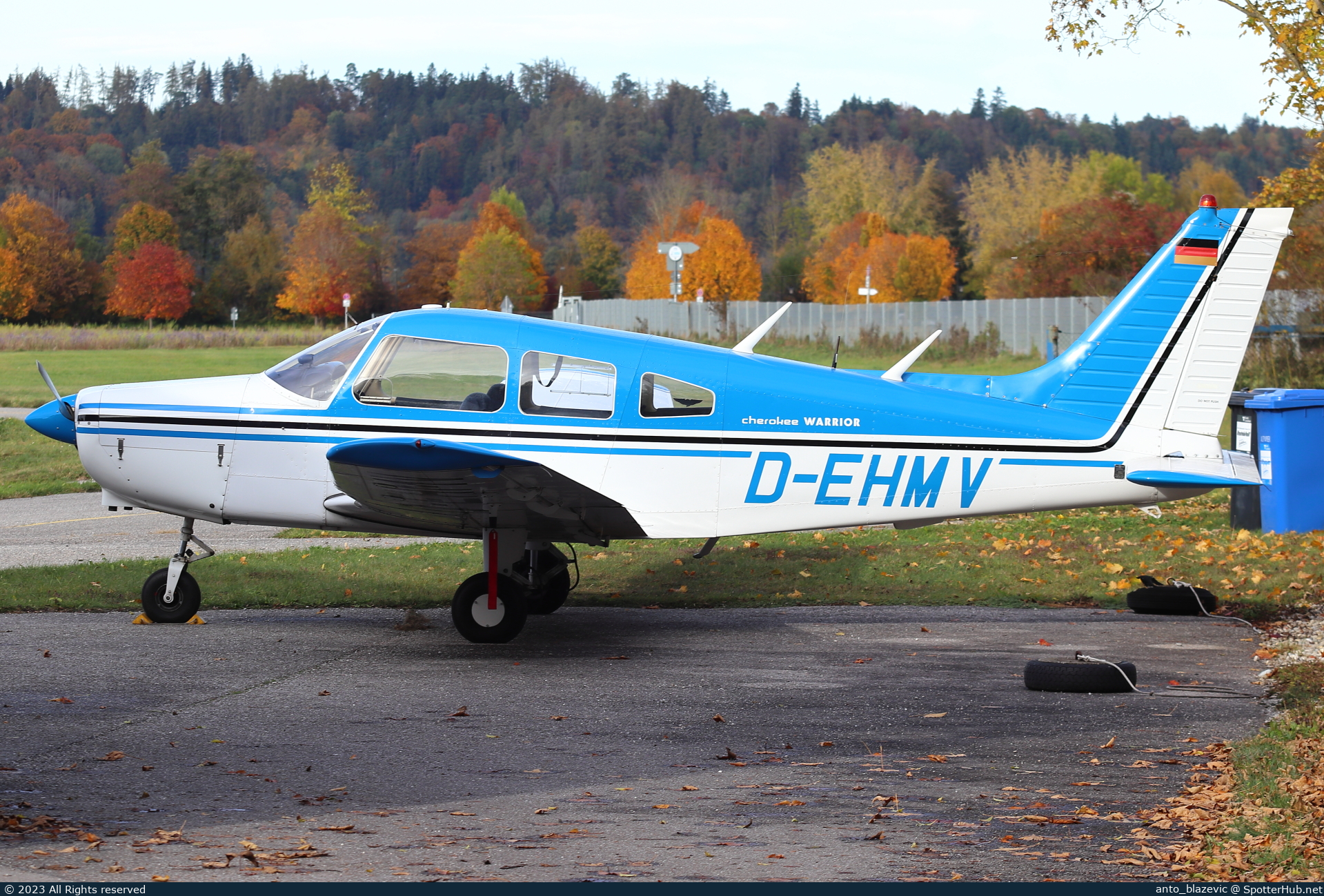 Photo of D-EHMV - Piper PA-28-151 Cherokee Warrior operated by Private
