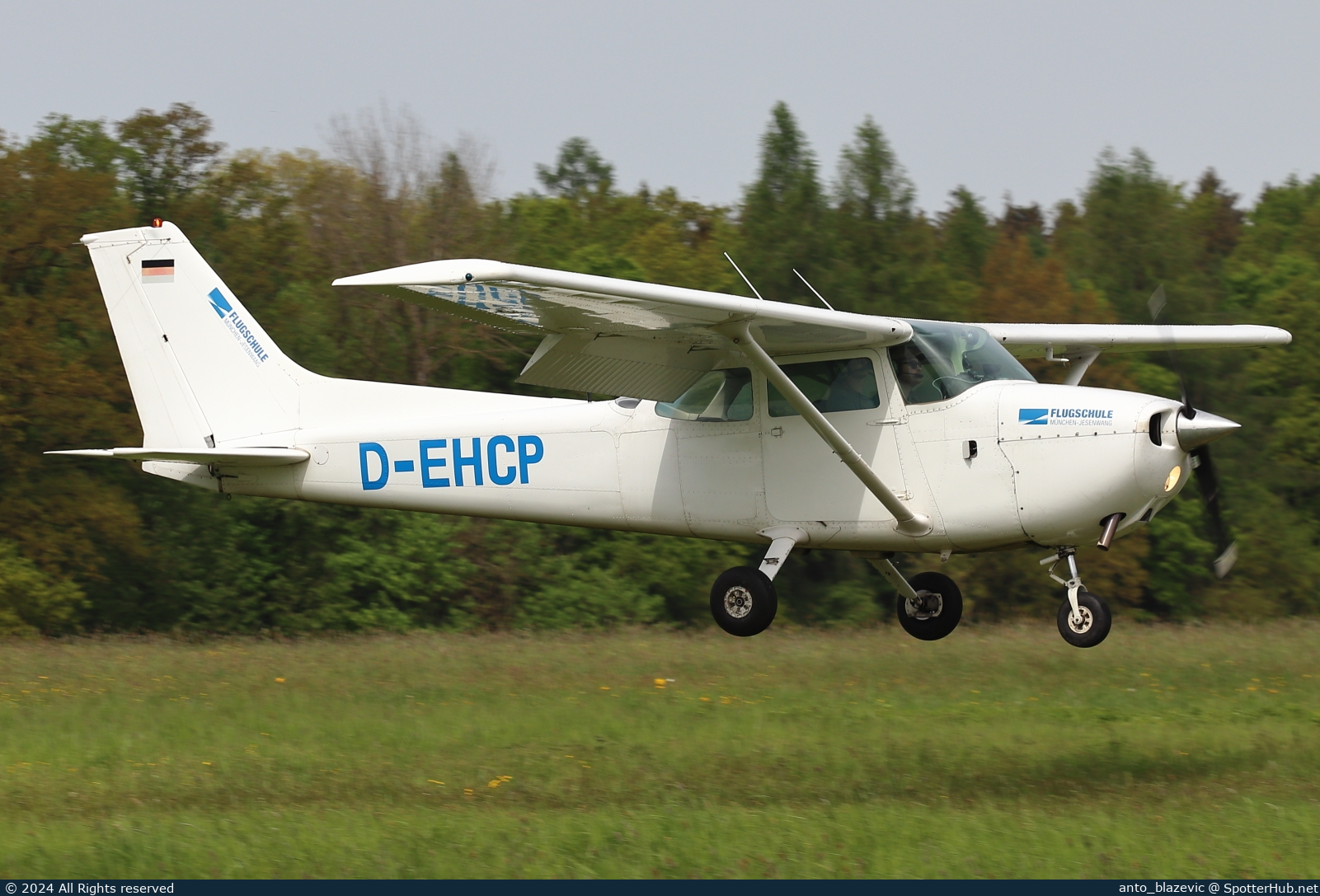Photo of D-EHCP - Reims-Cessna F172N Skyhawk II operated by Air Munich Aviation - Flugschule Jesenwang