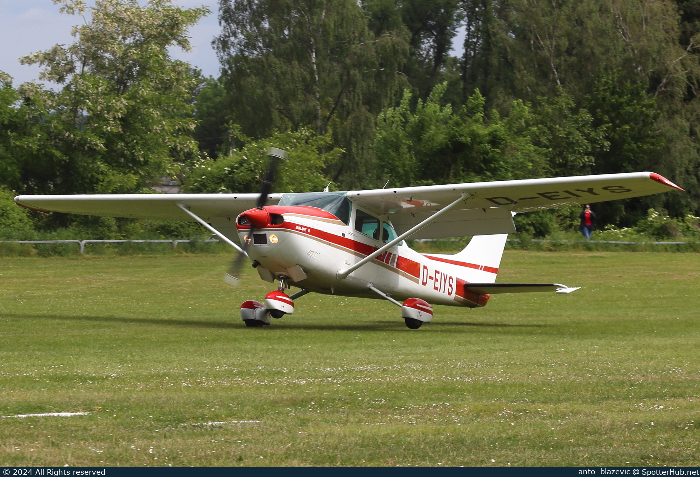 Photo of D-EIYS - Reims-Cessna F182Q Skylane II operated by Fliegerclub Moosburg