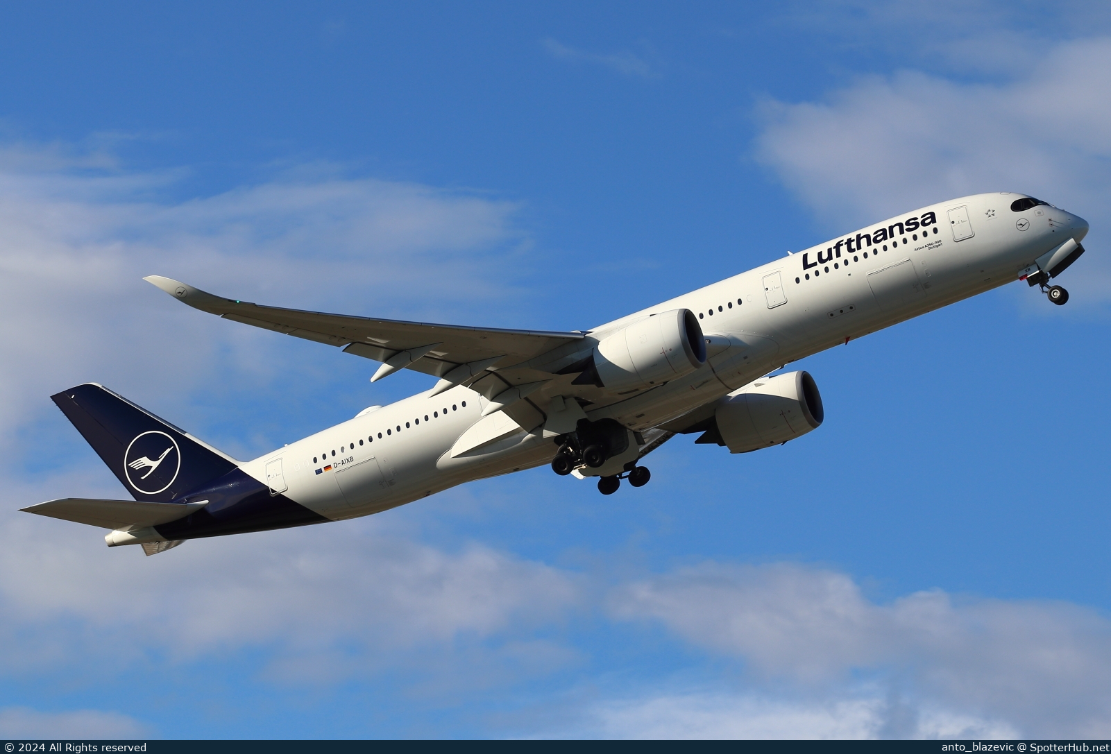 Photo of D-AIXB - Airbus A350-941 operated by Lufthansa