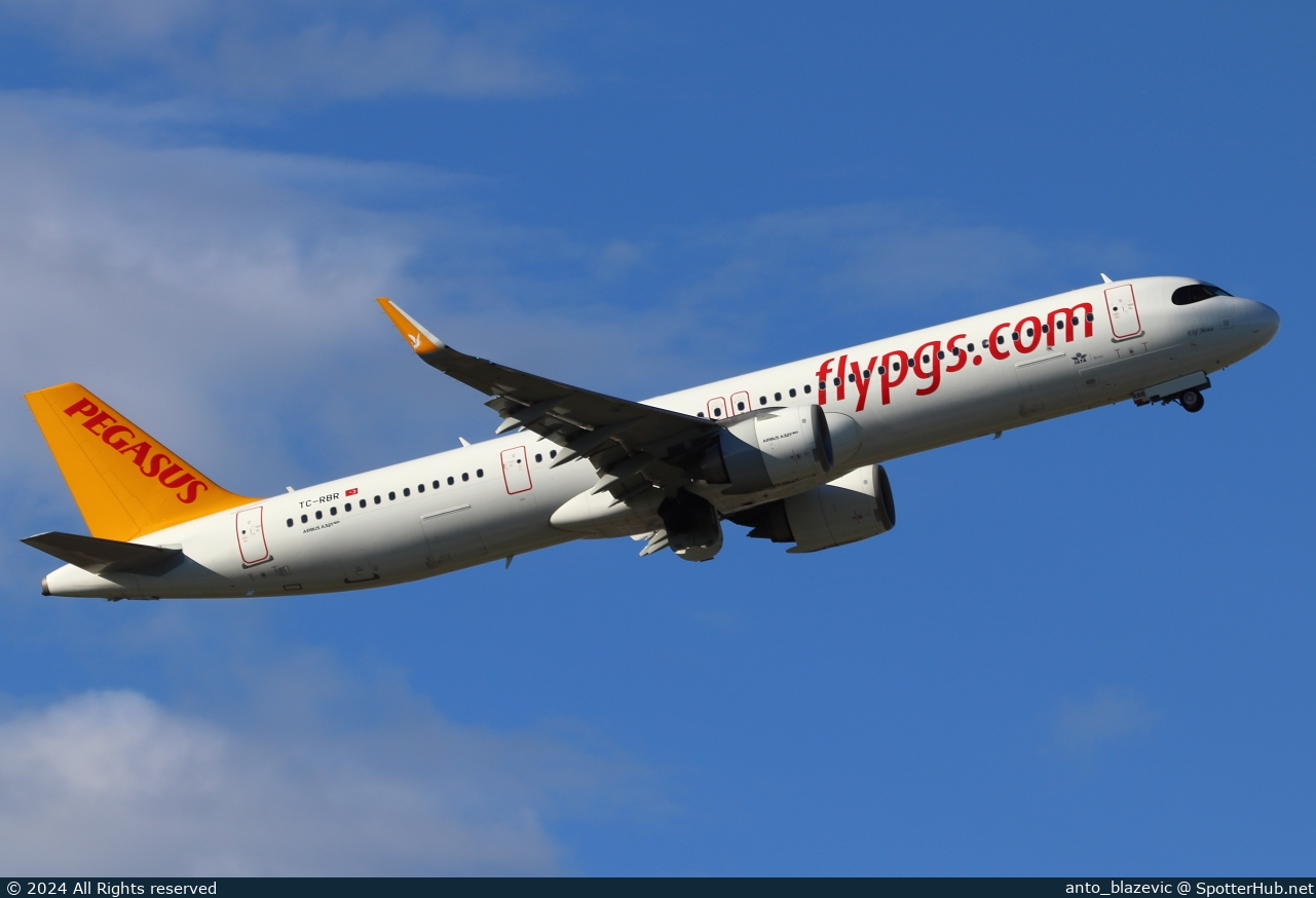 Photo of TC-RBR - Airbus A321-251NX operated by Pegasus Airlines