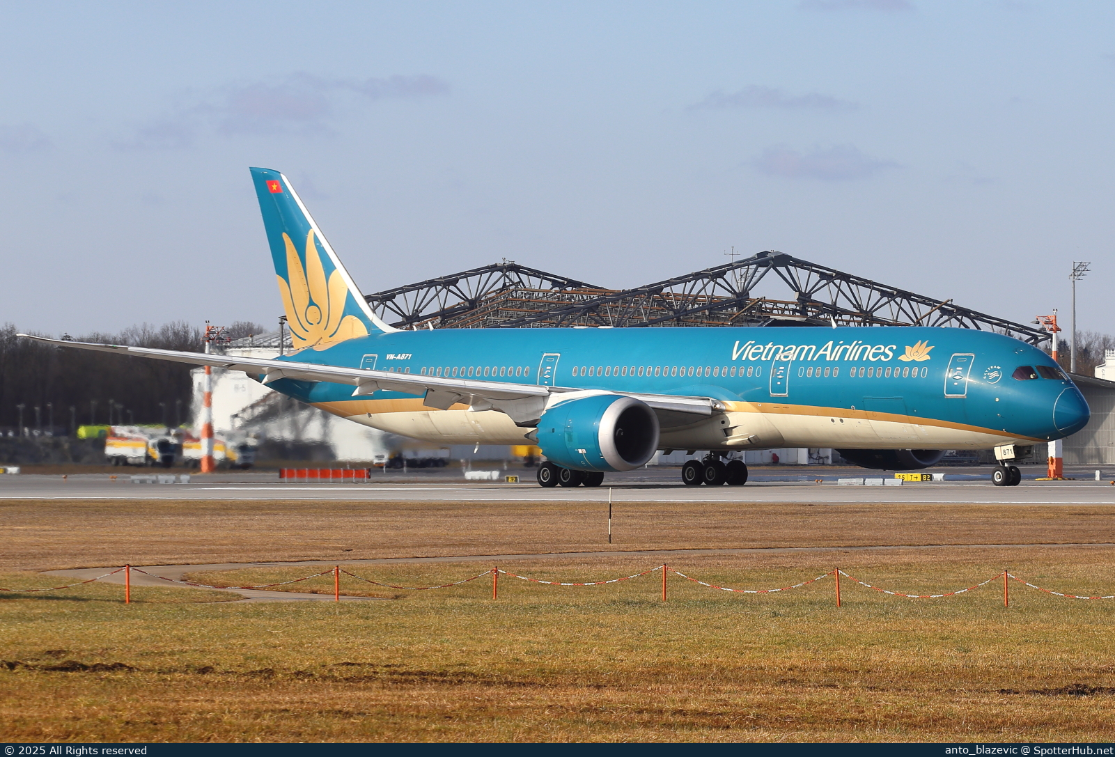 Photo of VN-A871 - Boeing 787-9 Dreamliner operated by Vietnam Airlines