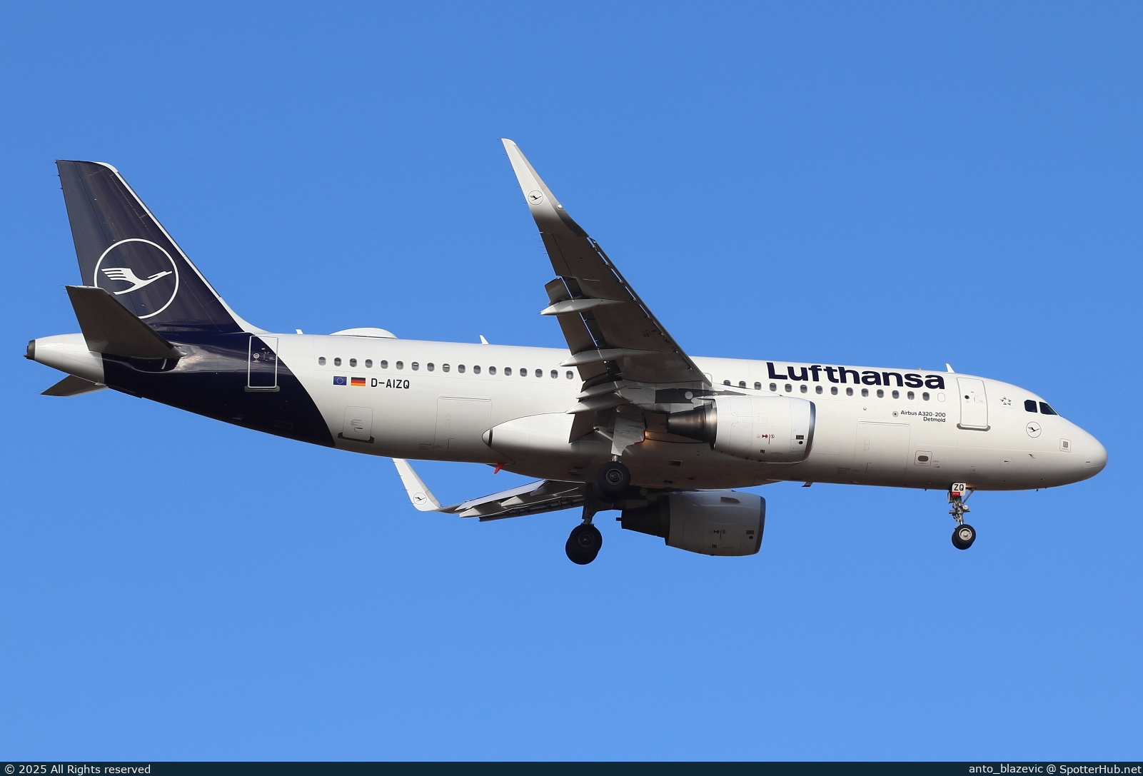 Photo of D-AIZQ - Airbus A320-214 operated by Lufthansa