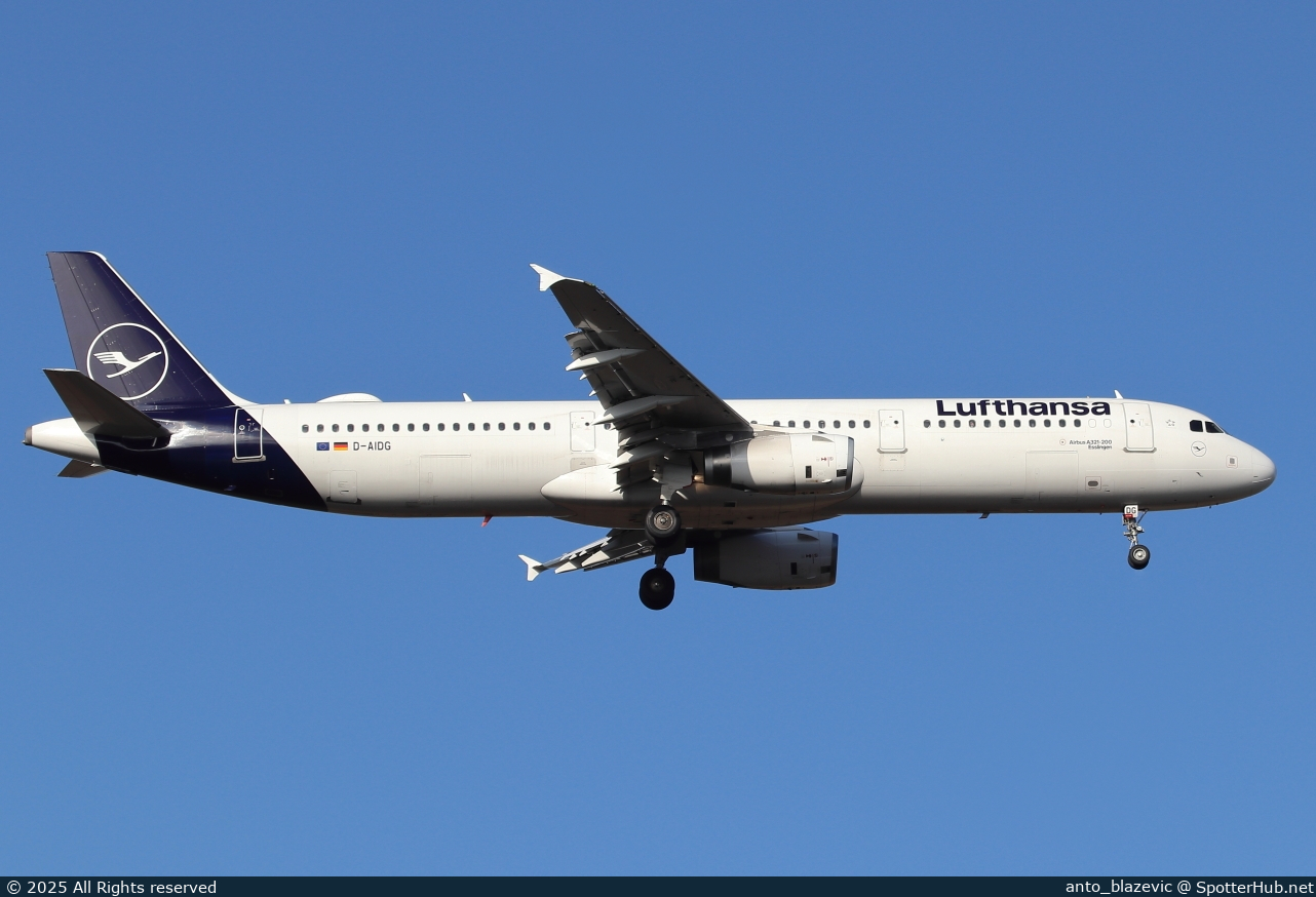 Photo of D-AIDG - Airbus A321-231 operated by Lufthansa