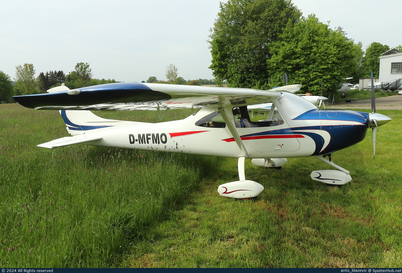 Photo of D-MFMO - AirLony Skylane operated by Private