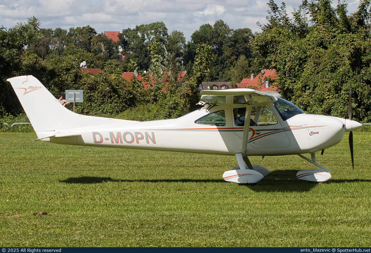 Photo of D-MOPN - AirLony Skylane operated by Private