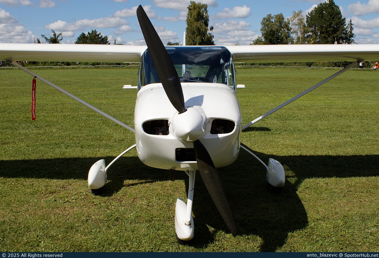 Photo of D-MOPN - AirLony Skylane operated by Private