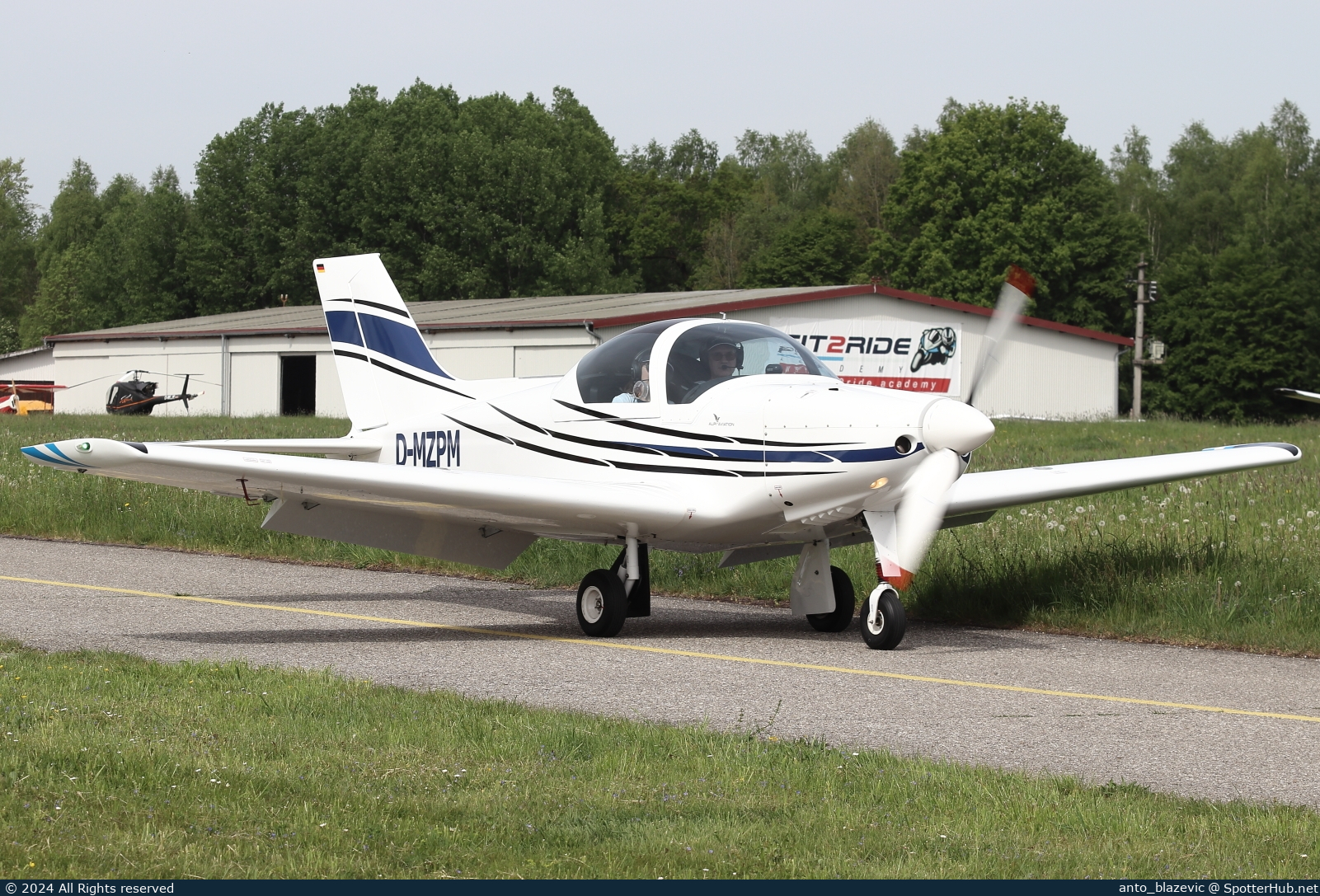 Photo of D-MZPM - Alpi Pioneer 300 Standard operated by Private