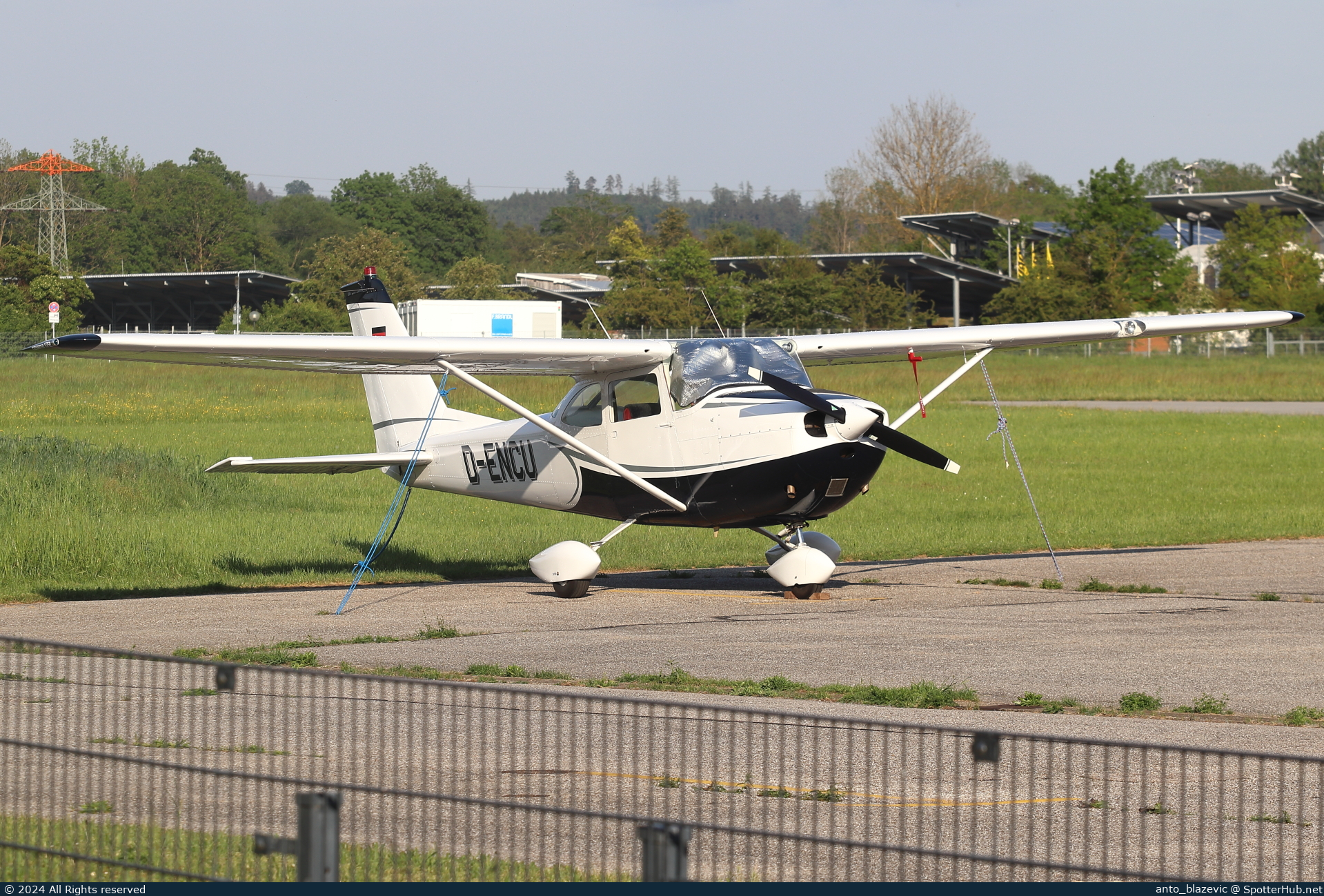 Photo of D-ENCU - Reims-Cessna F172G Skyhawk operated by Private
