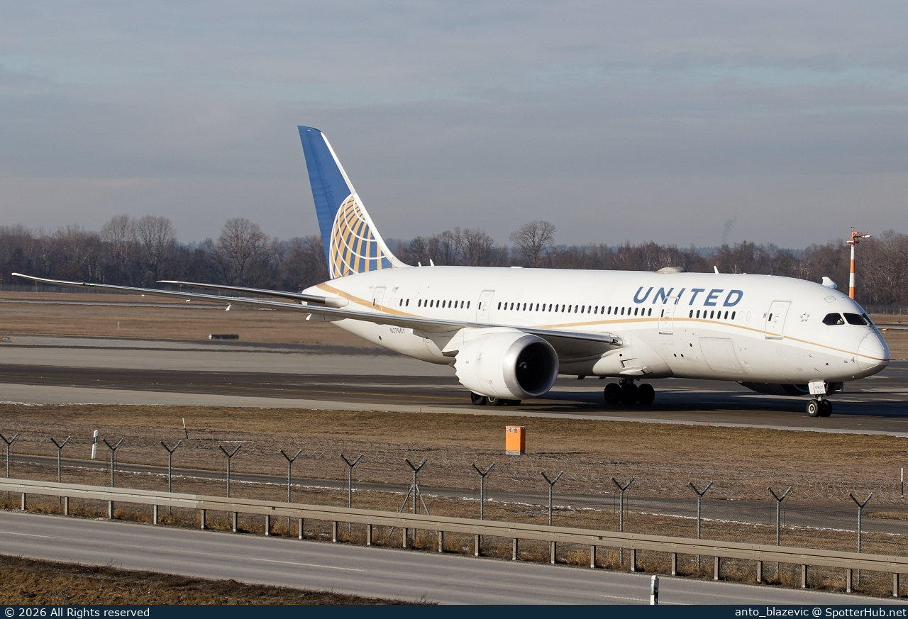 Photo of N27901 - Boeing 787-8 Dreamliner operated by United Airlines