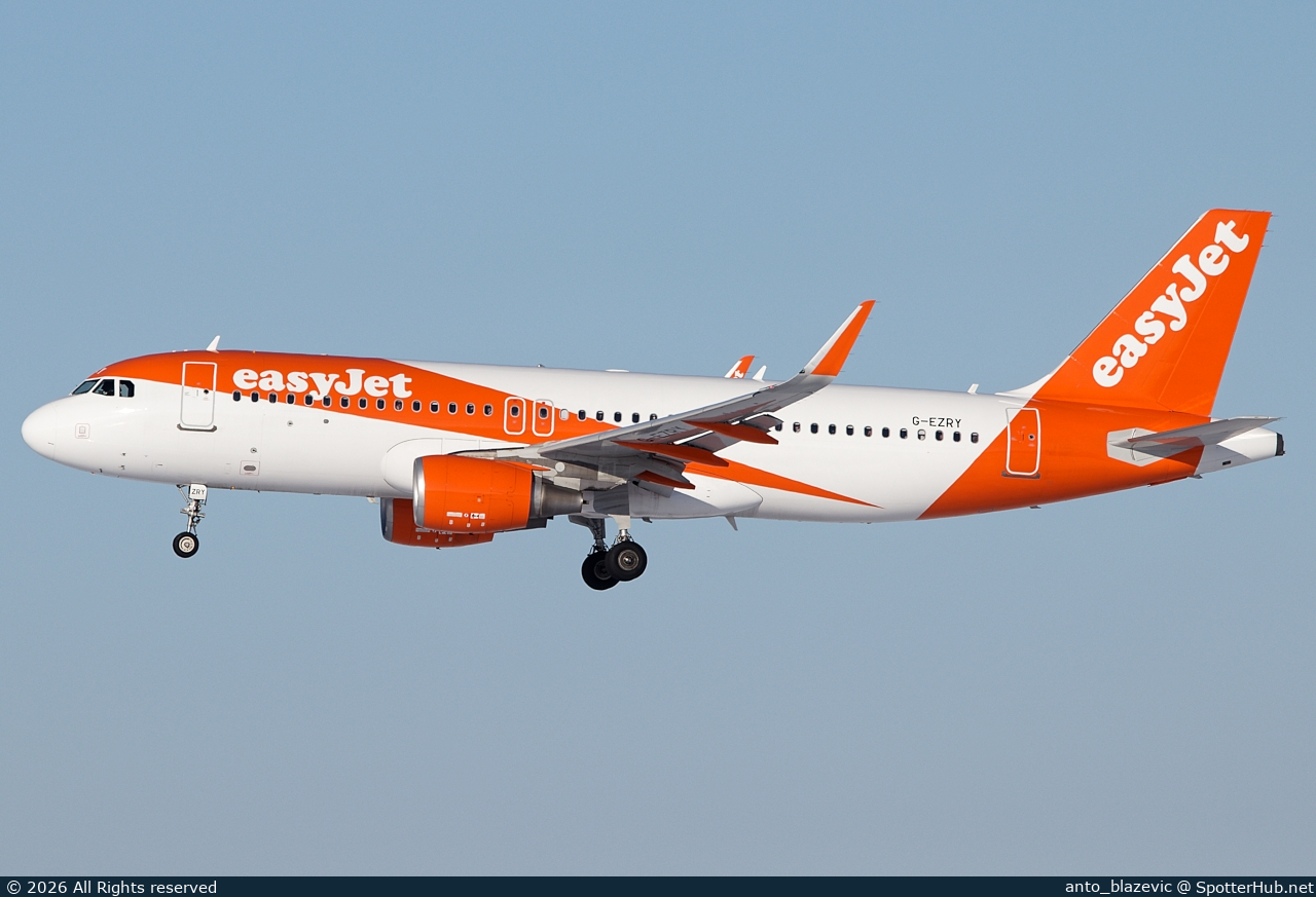 Photo of G-EZRY - Airbus A320-214 operated by easyJet
