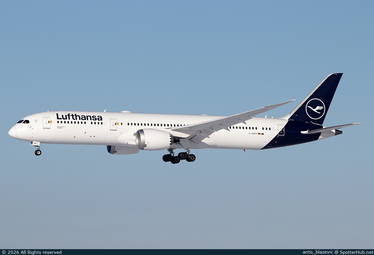 Photo of D-ABPM - Boeing 787-9 Dreamliner operated by Lufthansa