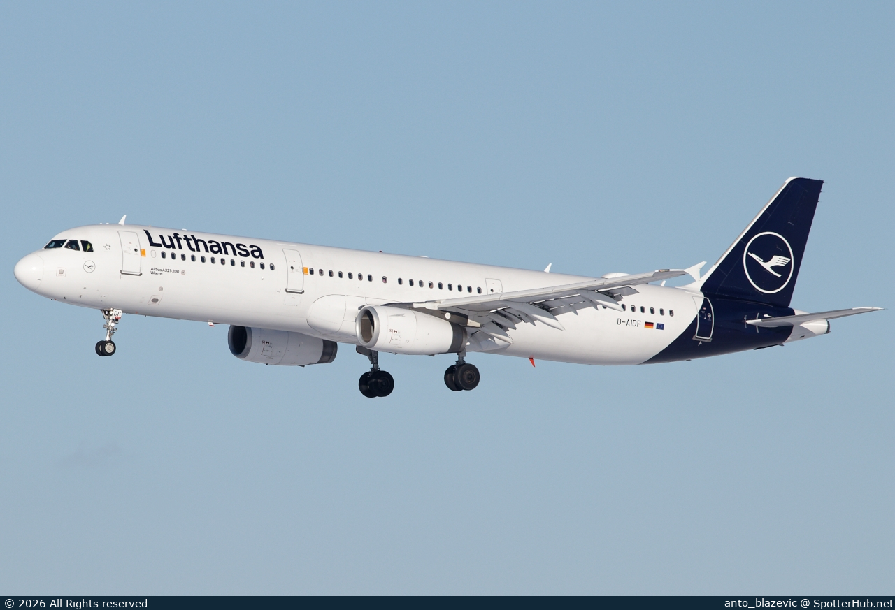 Photo of D-AIDF - Airbus A321-231 operated by Lufthansa