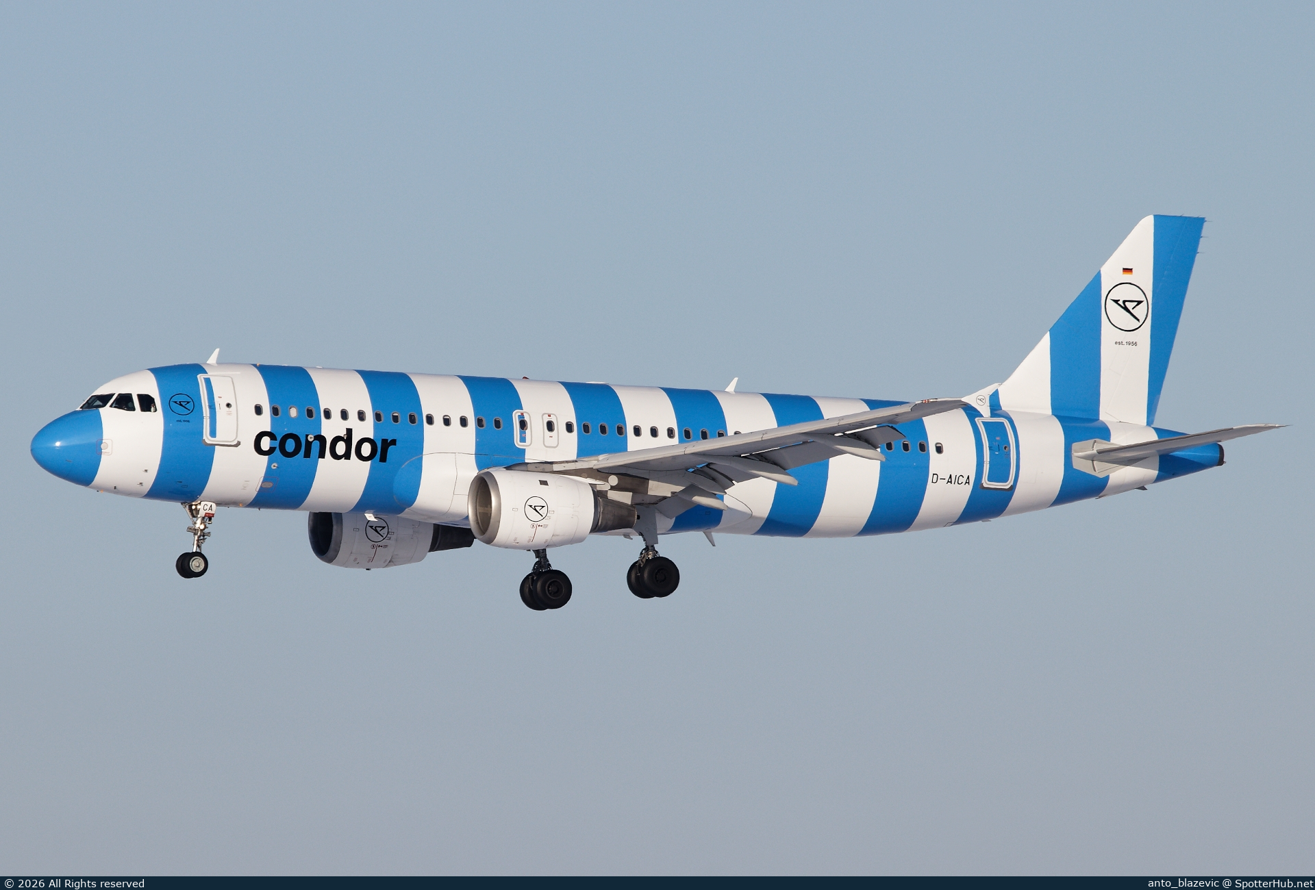 Photo of D-AICA - Airbus A320-212 operated by Condor