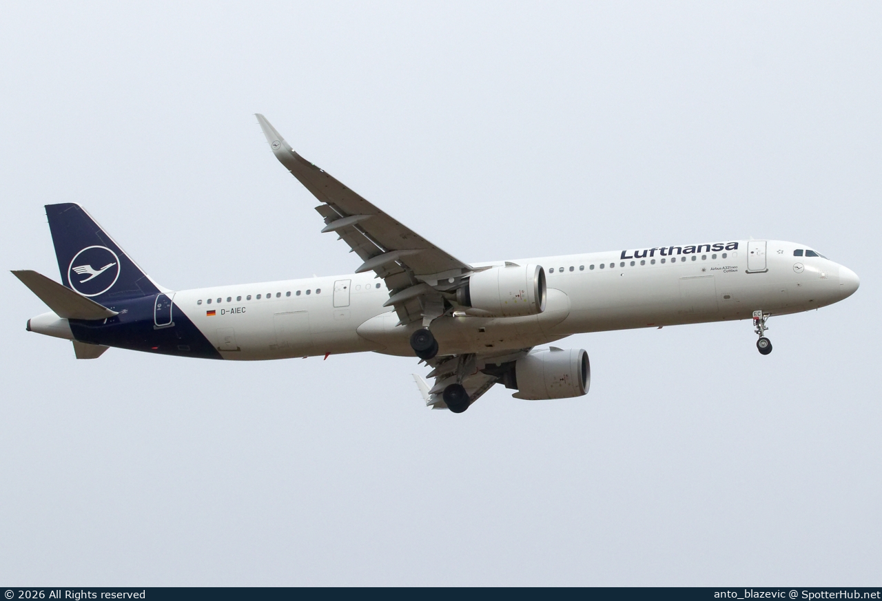 Photo of D-AIEC - Airbus A321-271NX operated by Lufthansa