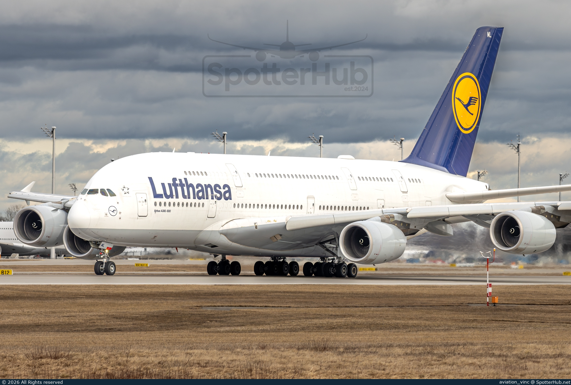 Photo of D-AIML - Airbus A380-841 operated by Lufthansa