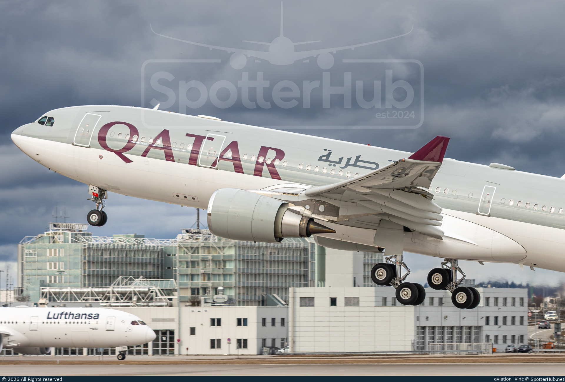 Photo of A7-HJJ - Airbus A330-202 operated by Qatar Amiri Flight