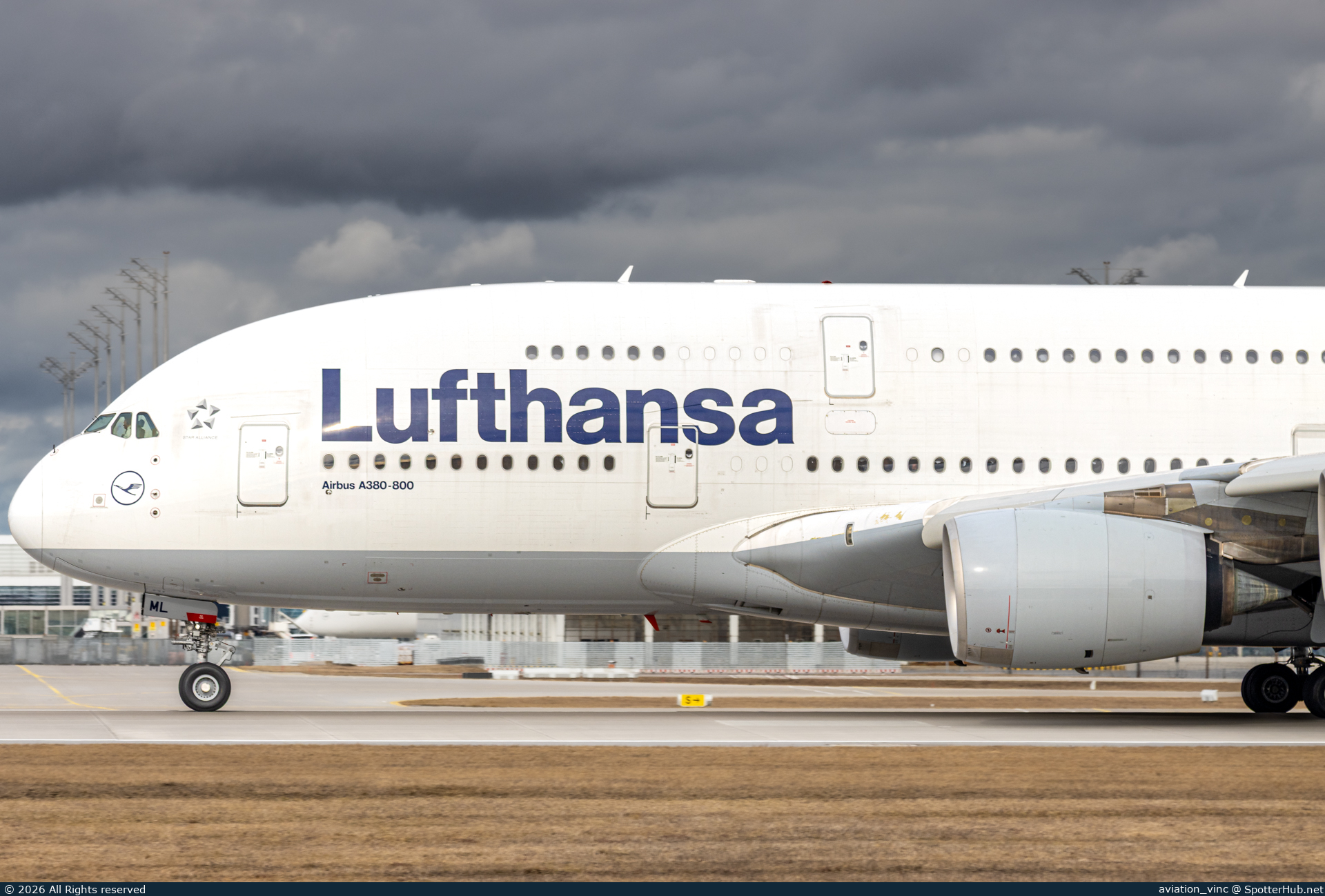 Photo of D-AIML - Airbus A380-841 operated by Lufthansa