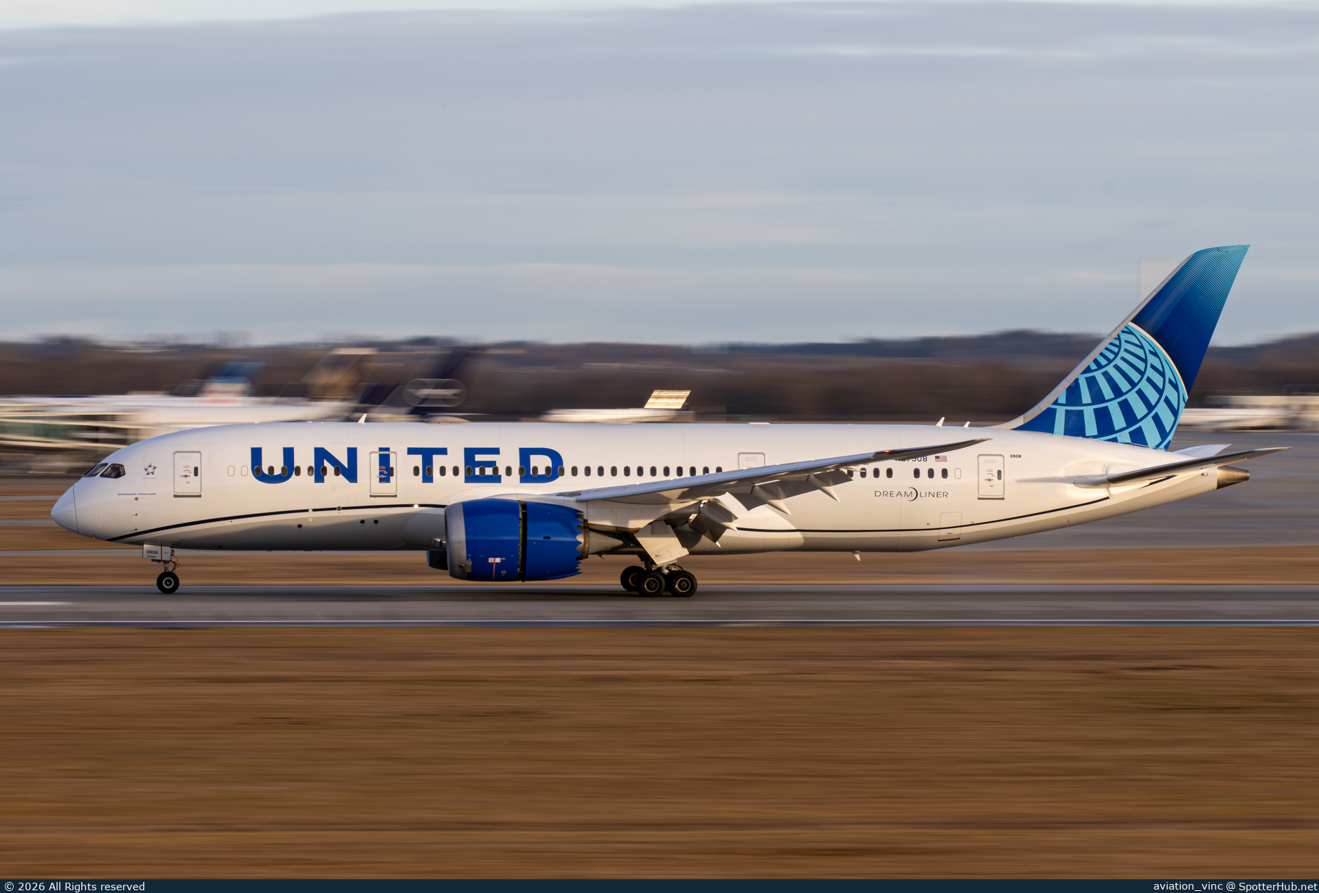 Photo of N27908 - Boeing 787-8 Dreamliner operated by United Airlines