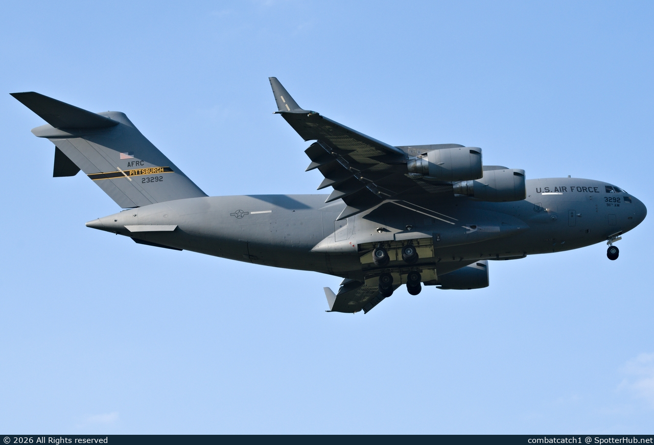 Photo of 92-3292 - McDonnell Douglas C-17A Globemaster III operated by US Air Force