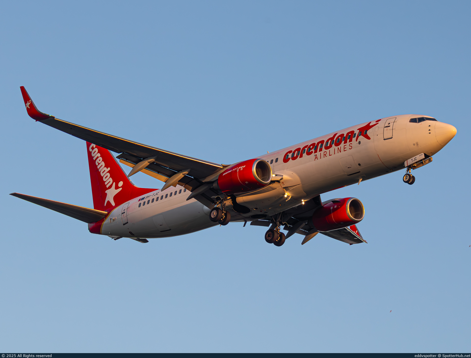 Photo of 9H-TJC - Boeing 737-86N operated by Corendon Airlines Europe