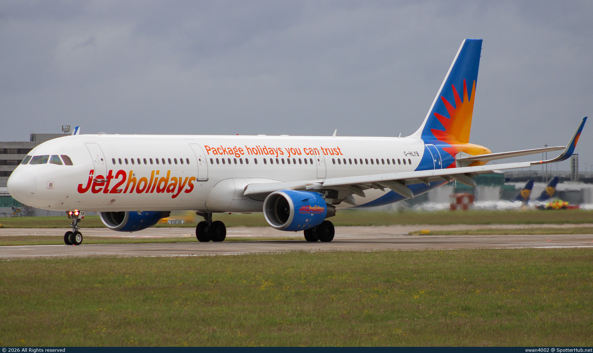 Photo of G-HLYB - Airbus A321-211 operated by Jet2