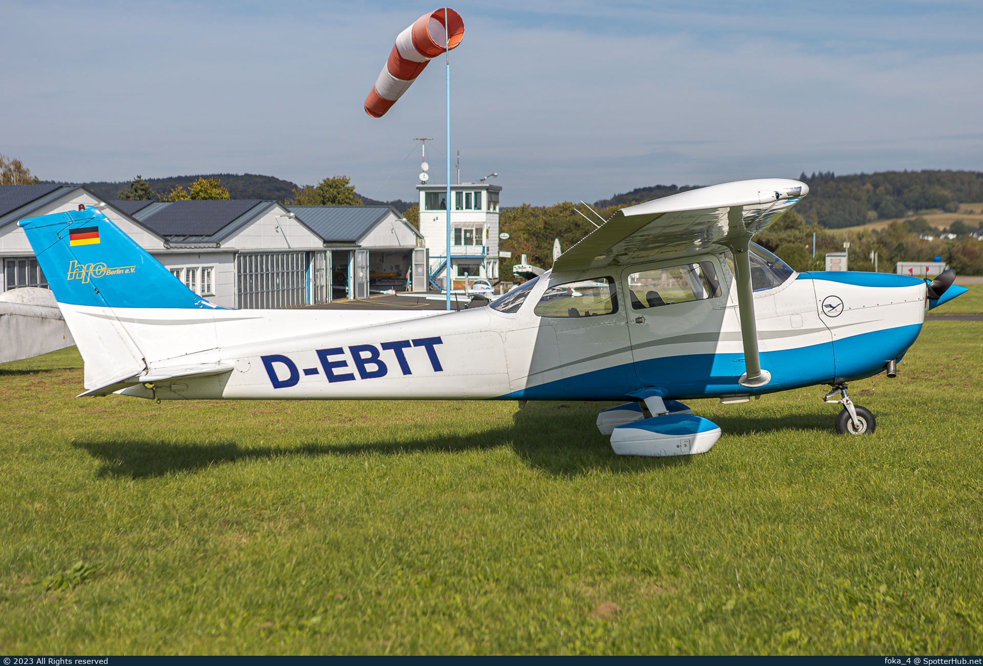 Photo of D-EBTT - Reims-Cessna F172N Skyhawk II operated by Hanseatischer Fliegerclub Berlin