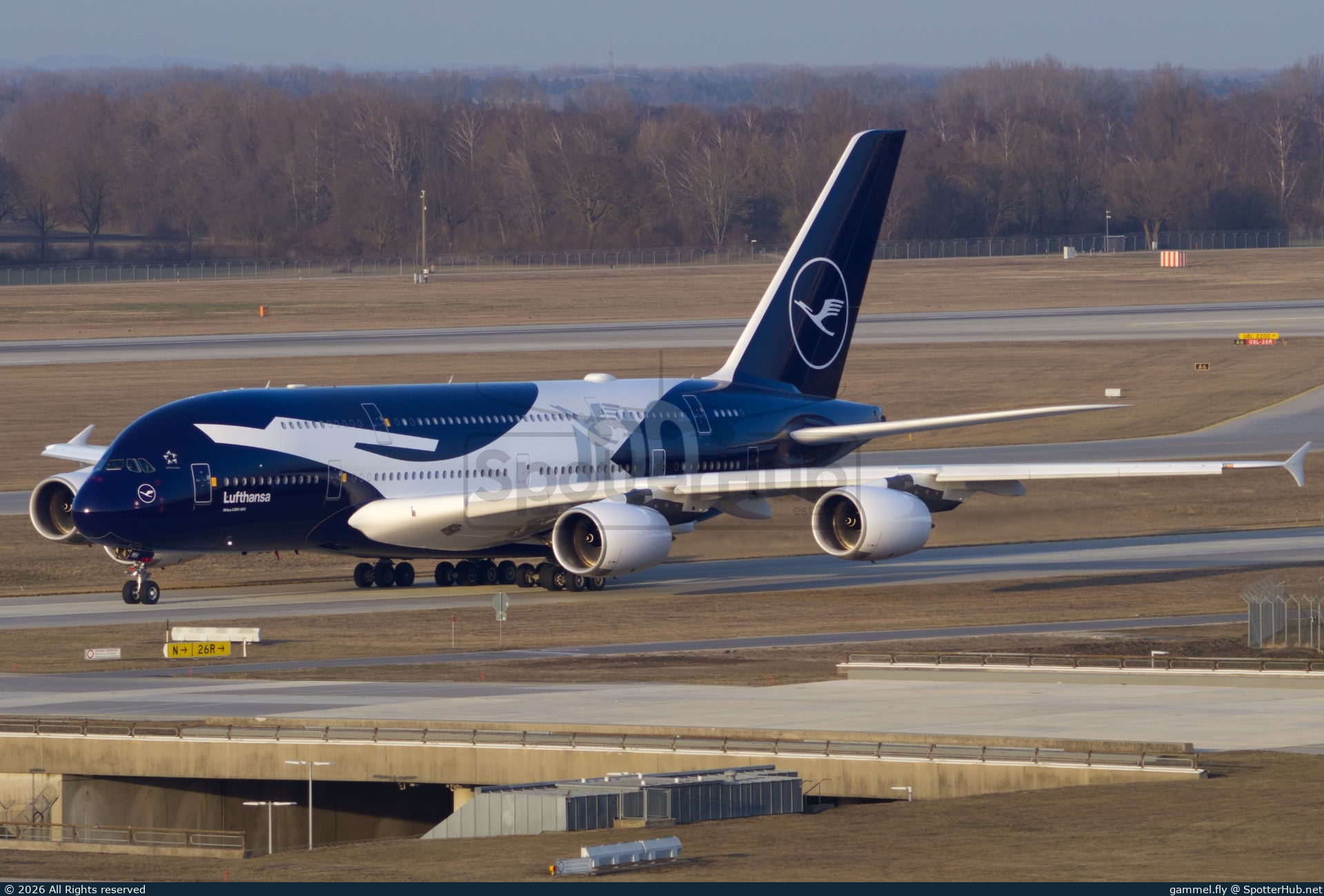 Photo of D-AIMH - Airbus A380-841 operated by Lufthansa