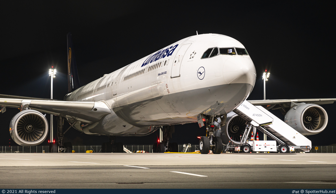 Photo of D-AIHT - Airbus A340-642 operated by Lufthansa