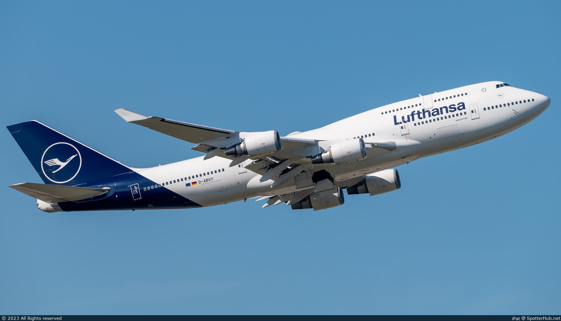 Photo of D-ABVY - Boeing 747-430 operated by Lufthansa