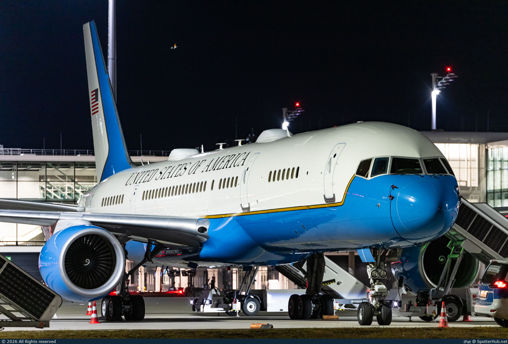 Photo of 99-0004 - Boeing C-32A operated by US Air Force