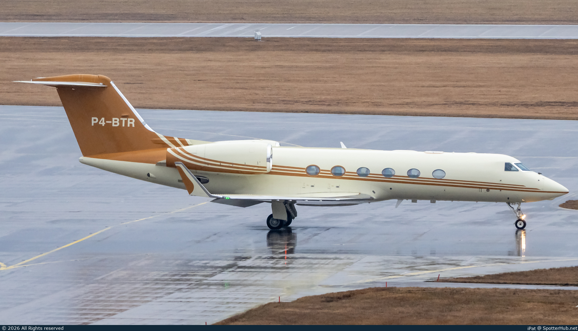 Photo of P4-BTR - Gulfstream GIV-X (G450) operated by Falcon Wings