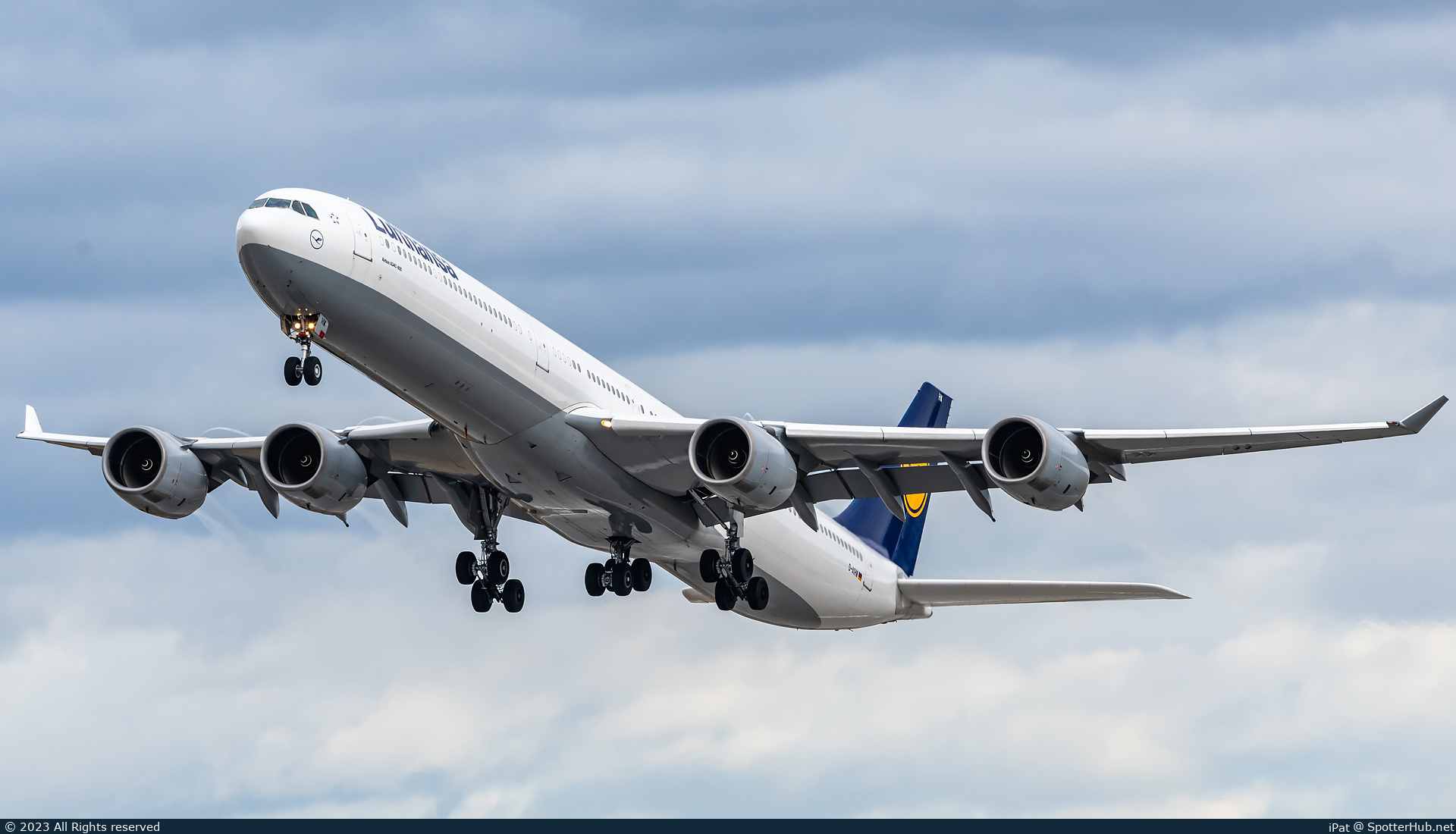 Photo of D-AIHW - Airbus A340-642 operated by Lufthansa