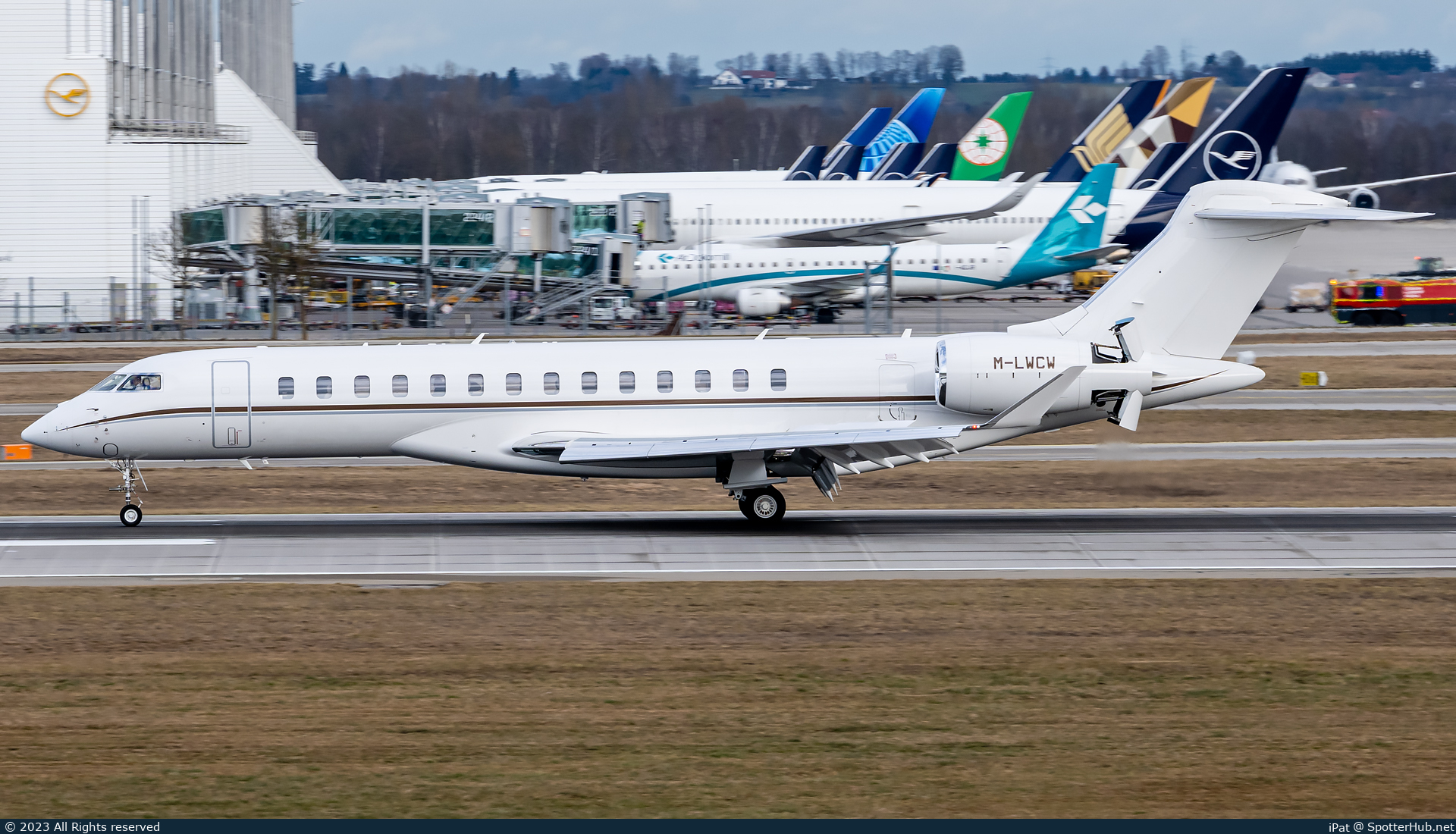 Photo of M-LWCW - Bombardier Global 7500 operated by Eircraft