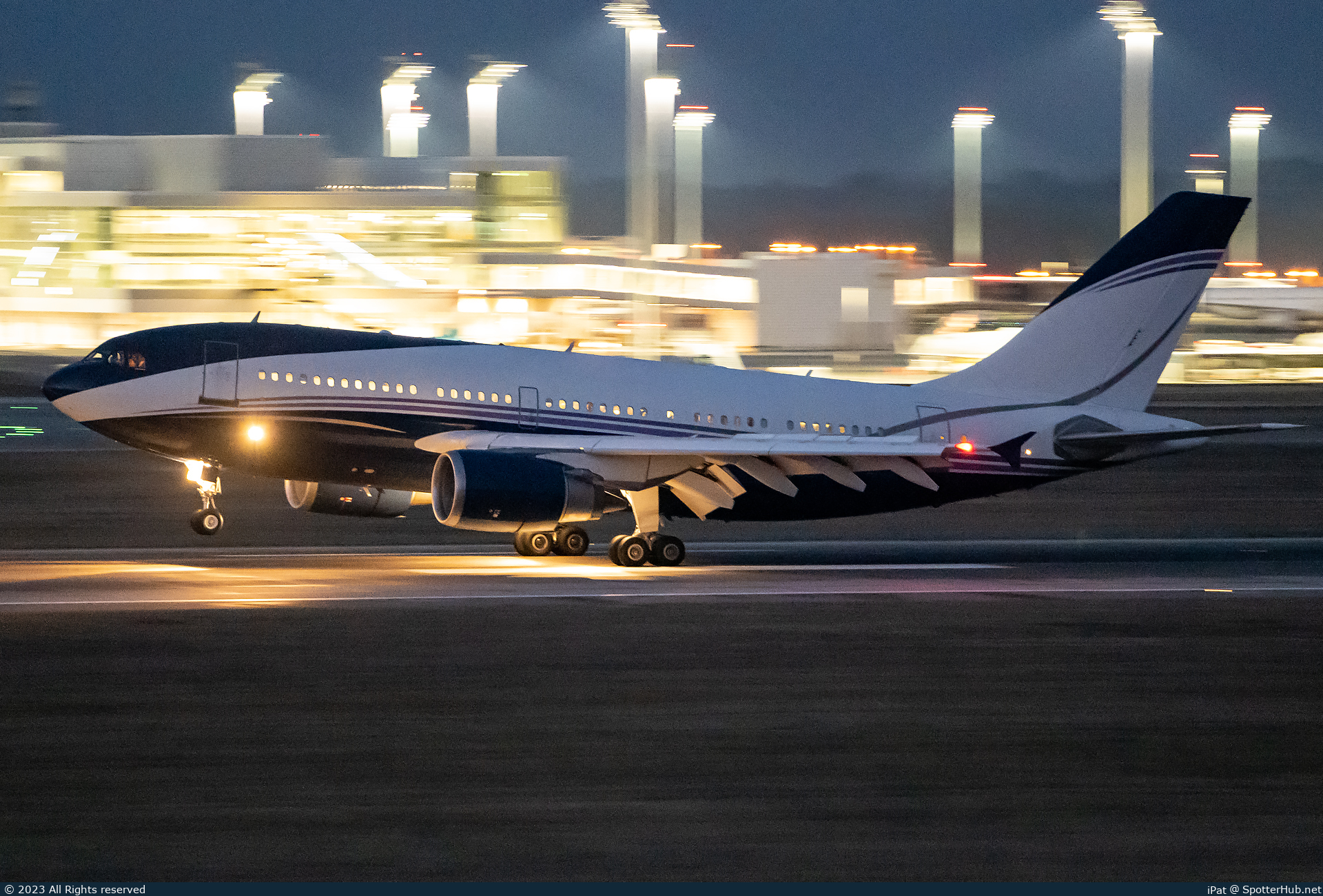 Photo of HZ-NSA - Airbus A310-304 operated by Al-Atheer Aviation