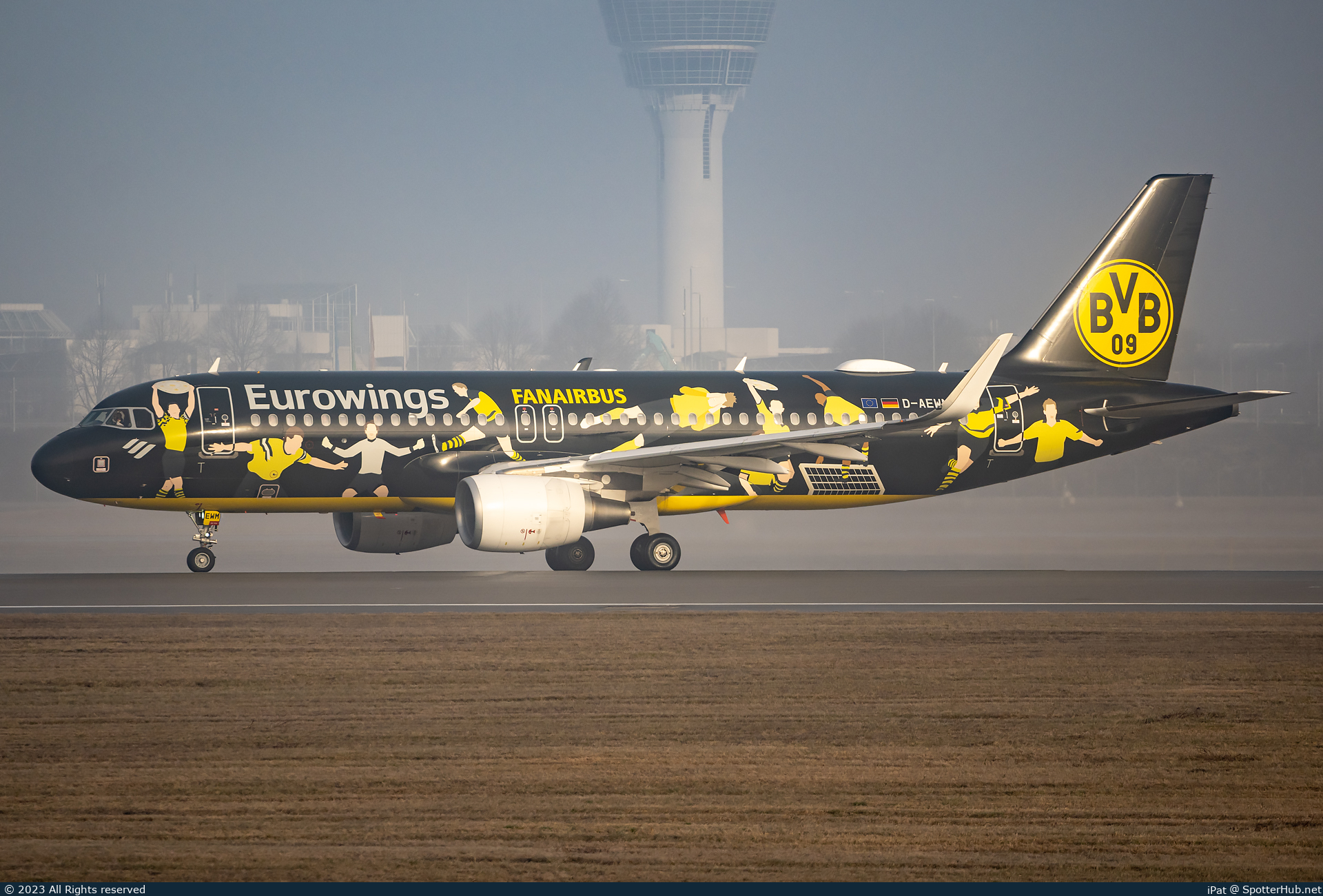 Photo of D-AEWM - Airbus A320-214 operated by Eurowings