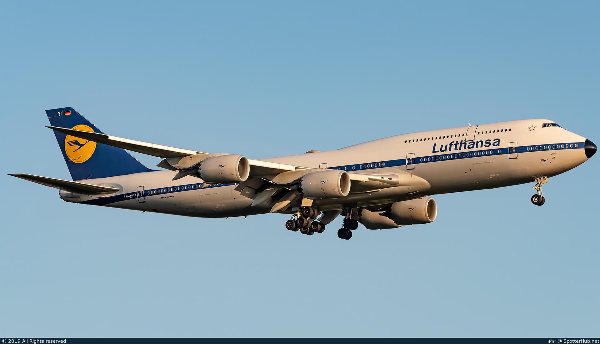 Photo of D-ABYT - Boeing 747-830 operated by Lufthansa