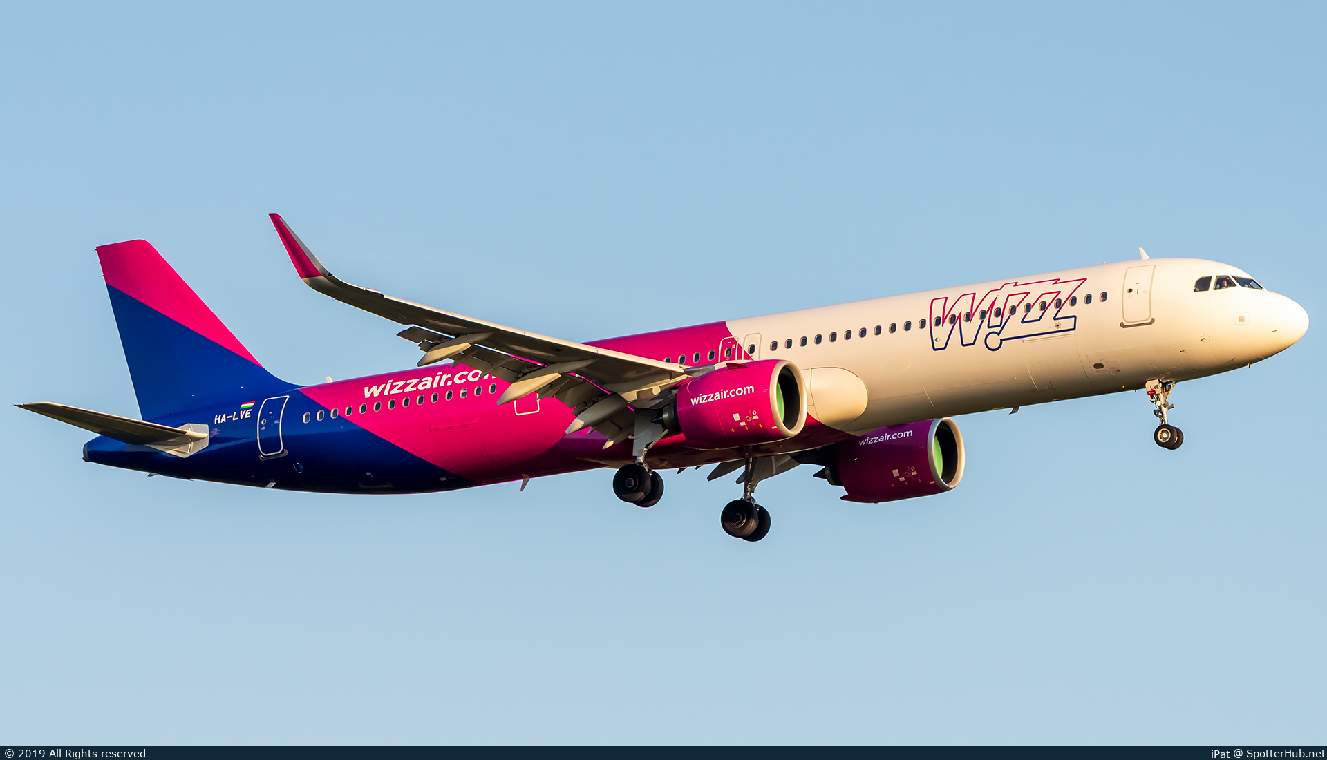 Photo of HA-LVE - Airbus A321-271NX operated by Wizz Air