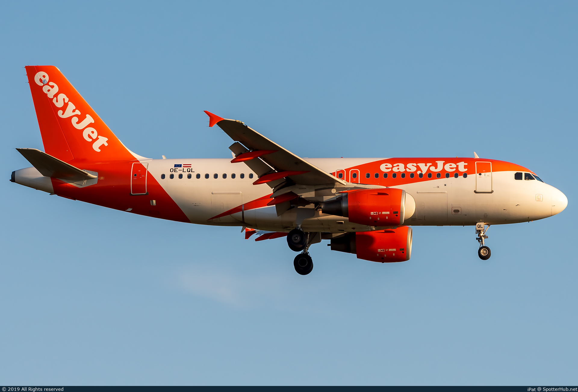 Photo of OE-LQL - Airbus A319-111 operated by easyJet Europe
