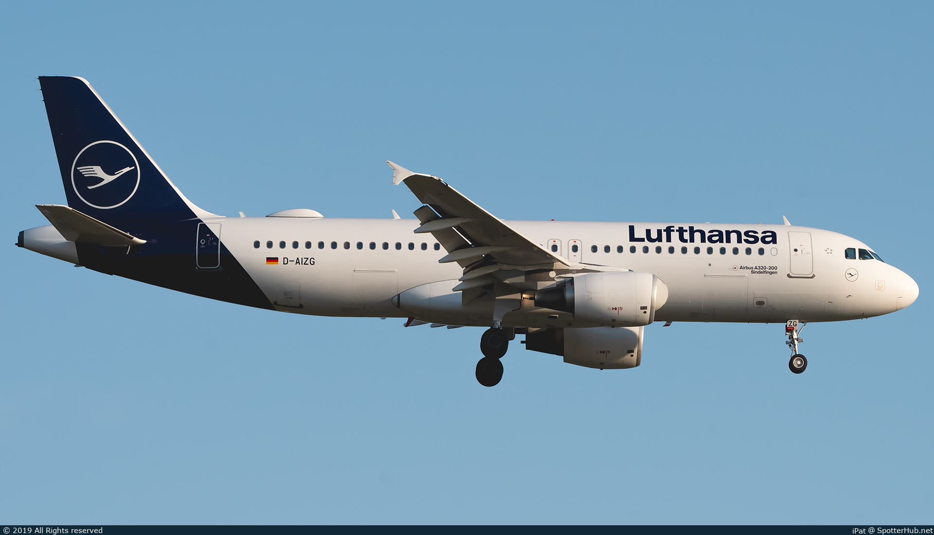 Photo of D-AIZG - Airbus A320-214 operated by Lufthansa