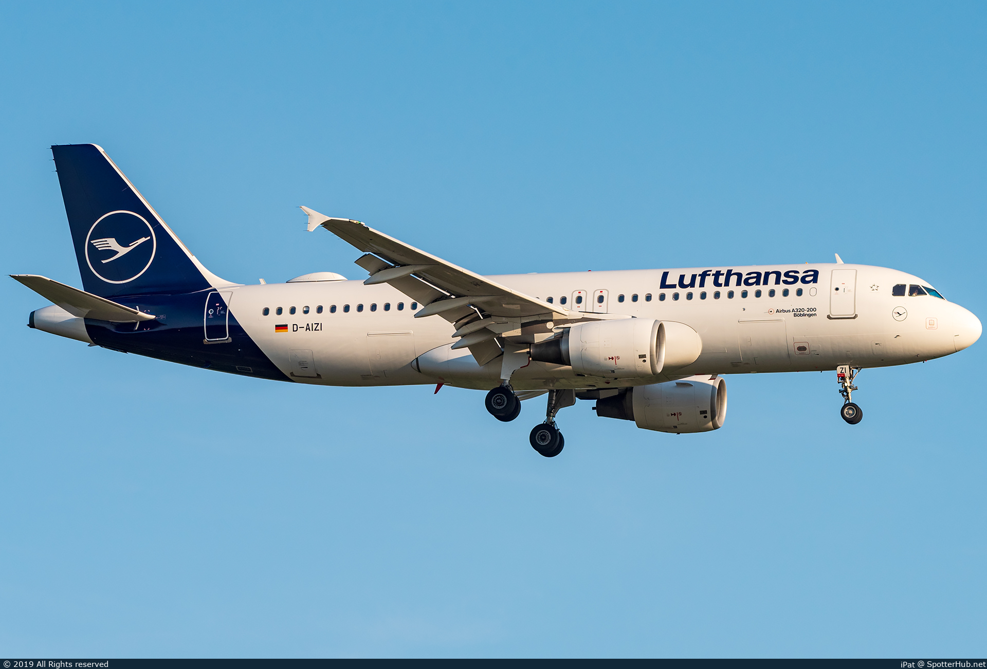 Photo of D-AIZI - Airbus A320-214 operated by Lufthansa